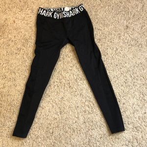 Black gym shark leggings